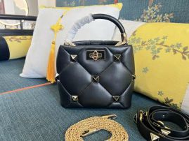 Picture of Valentino Lady Handbags _SKUfw156548323fw